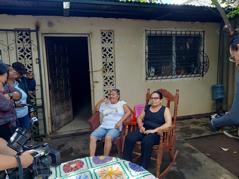 🚨 #Urgente | Medios oficialistas divulgaron este martes imágenes de la periodista Fabiola Tercero, quien permanecía desaparecida desde julio de 2024.

Después de más de un año sin contacto ni información pública sobre su paradero, Tercero fue mostrada cabizbaja y visiblemente