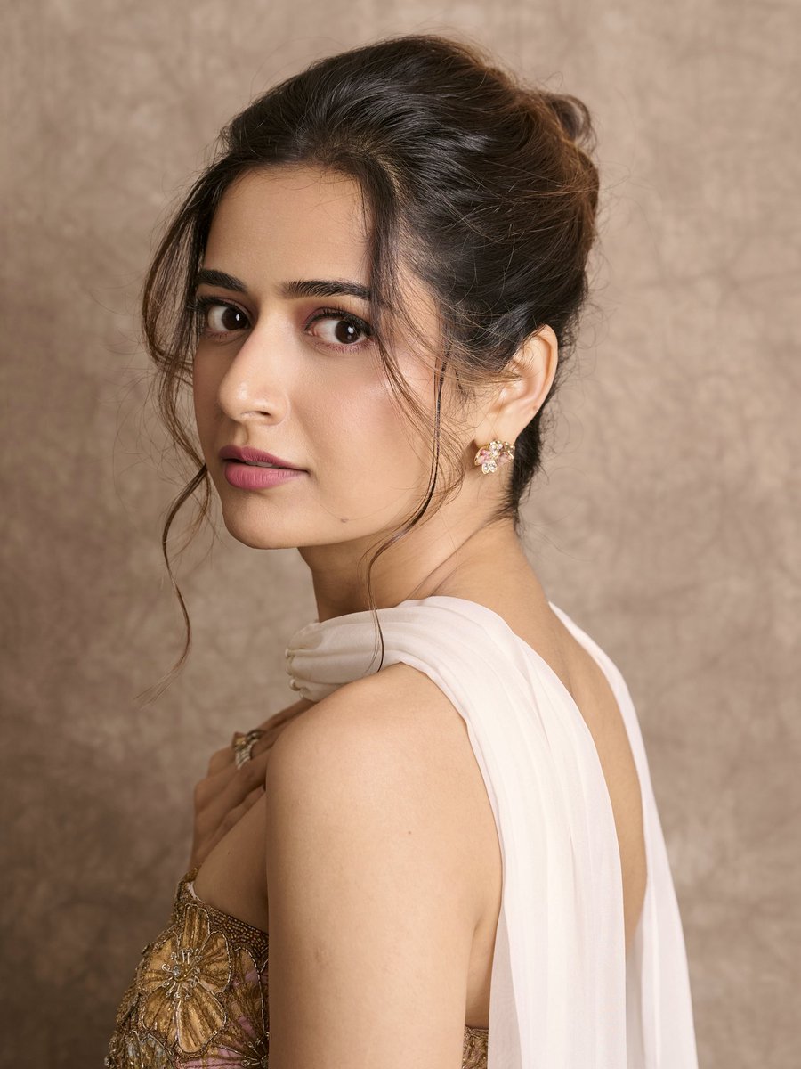 AshikaRanganath's tweet photo. ✨ https://t.co/bLOBhj7gv4