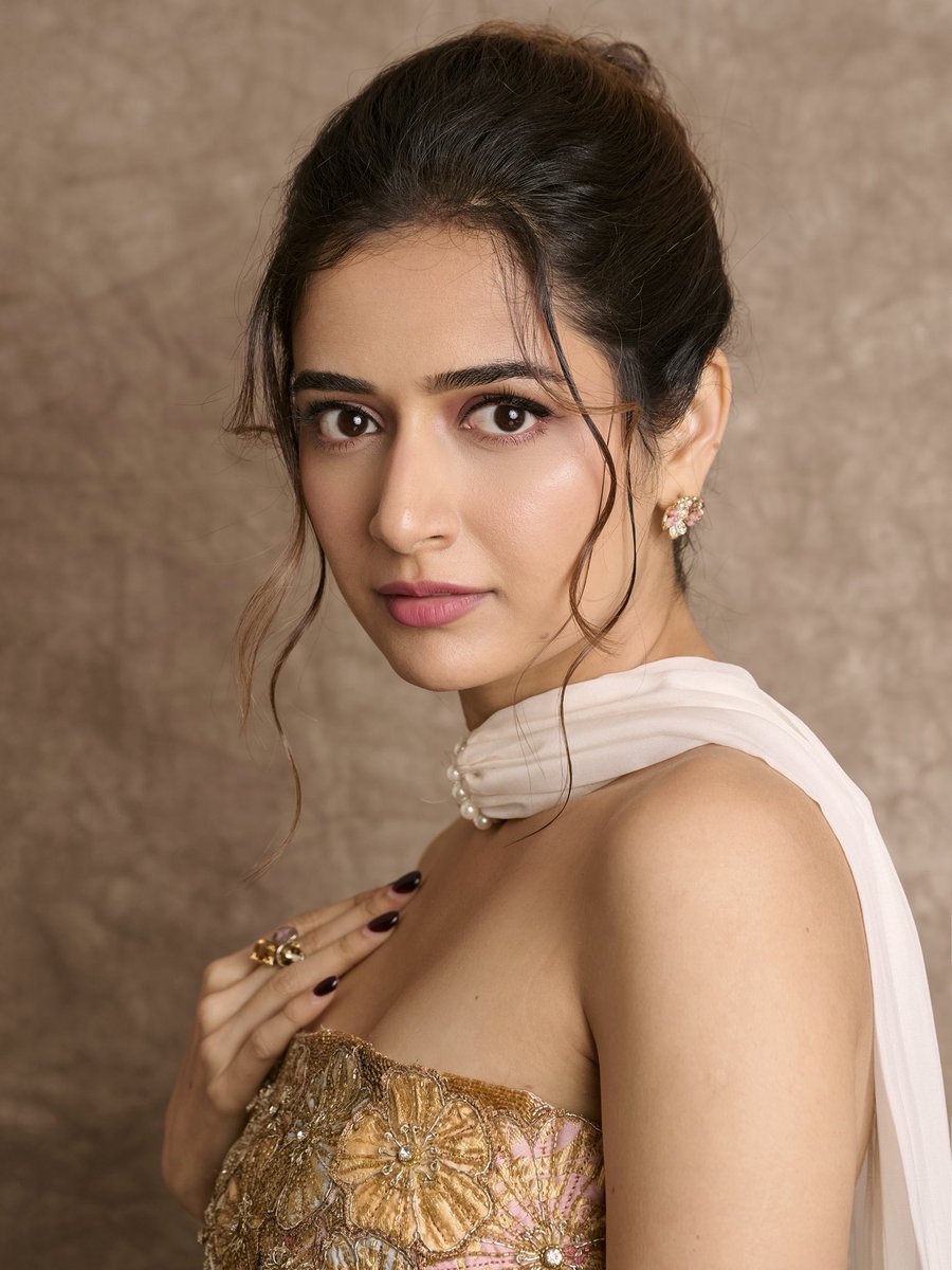 AshikaRanganath's tweet photo. ✨ https://t.co/bLOBhj7gv4