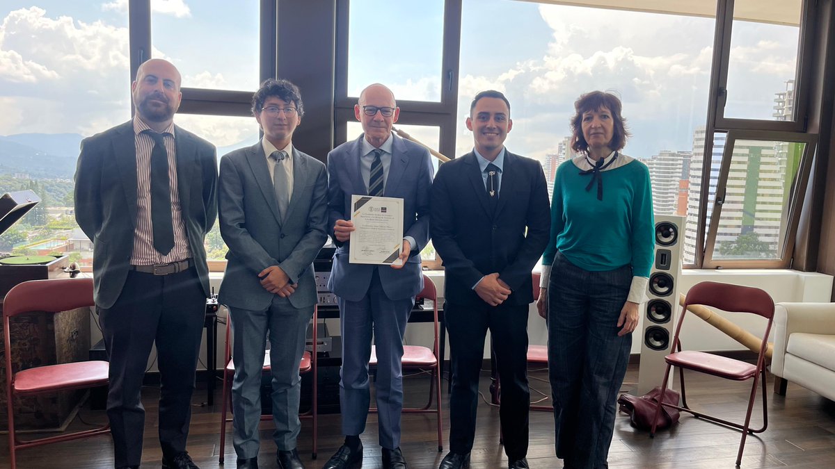 italyingt's tweet photo. L’Ambasciatore d’Italia in Guatemala S.E. Gabriele Meucci, il Vice Capo Missione Diego Dessy, hanno incontrato studenti e docenti della Scuola di Diritto dell’Università San Carlos de Guatemala per un dialogo aperto e stimolante sul ruolo della diplomazia nel mondo contemporaneo. https://t.co/zpwGYVFZF5