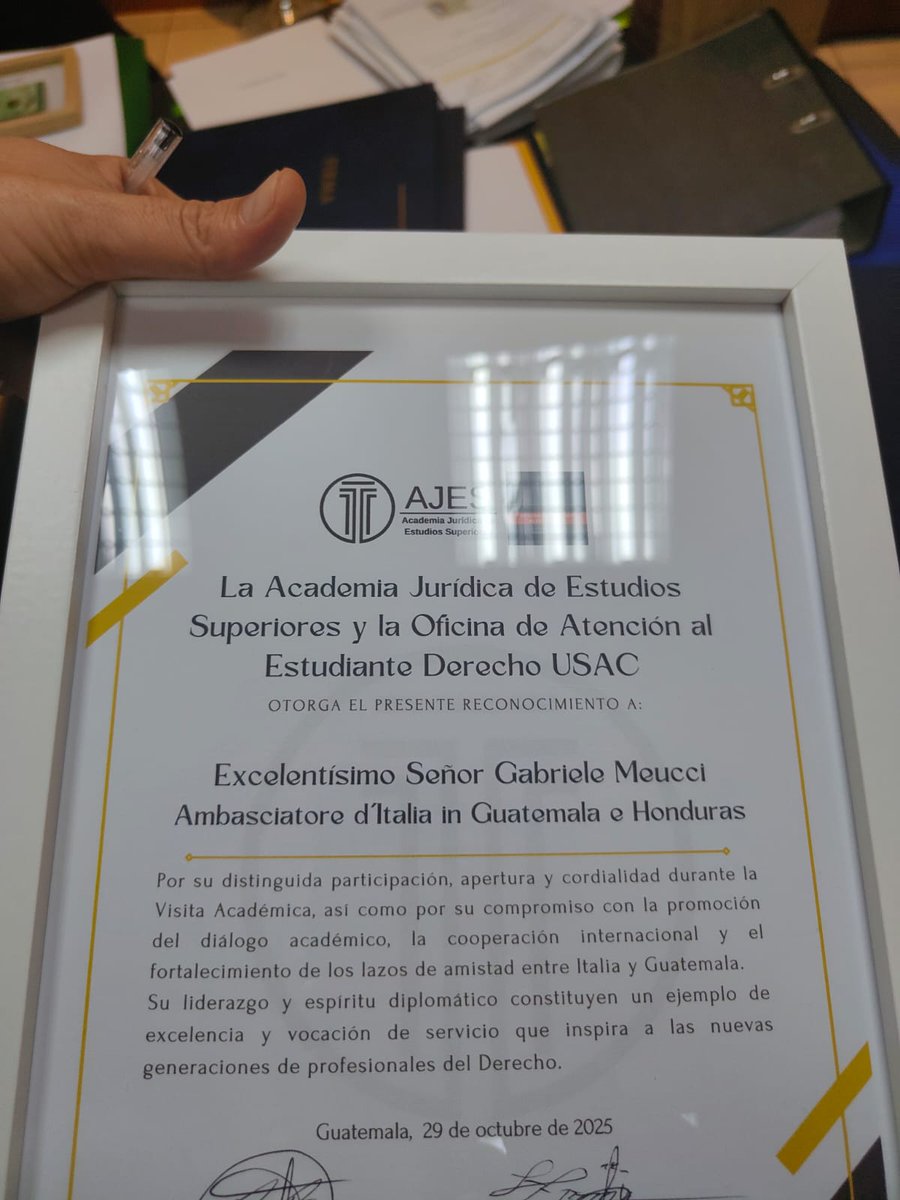 L’Ambasciatore d’Italia in Guatemala S.E. Gabriele Meucci, il Vice Capo Missione Diego Dessy, hanno incontrato studenti e docenti della Scuola di Diritto dell’Università San Carlos de Guatemala per un dialogo aperto e stimolante sul ruolo della diplomazia nel mondo contemporaneo.