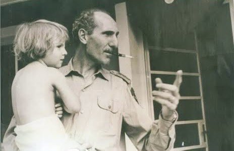 L'11 novembre 1961, a Kindu in Congo belga (odierna Repubblica Democratica del Congo), un’azione omicida uccise 13 aviatori militari italiani del contingente dell'ONUC, missione di pace organizzata dalle Nazioni Unite.

Nel Congo belga si trovava anche il Capitano medico del