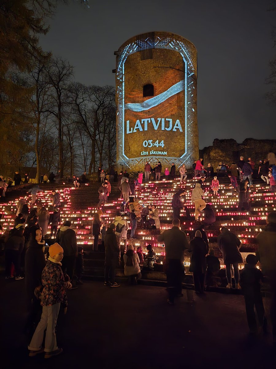 Anna Platpire tweet media