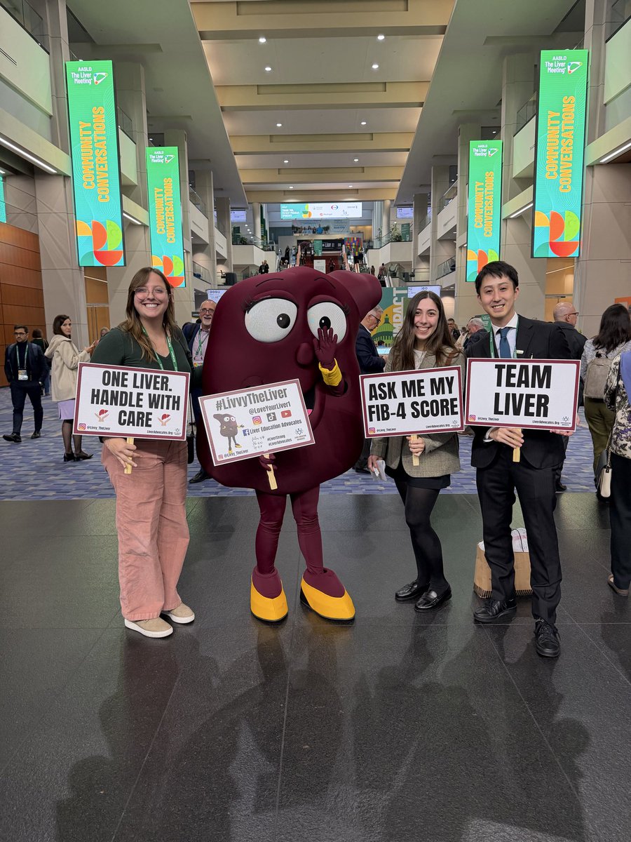 ejanetmd's tweet photo. HoshidaLab has another chapter in the books! We put faces to our collabs, reunited with friends, and connected with distinguished experts at #TLM25 @AASLDtweets 💚 https://t.co/Ly4NBQfCDr
