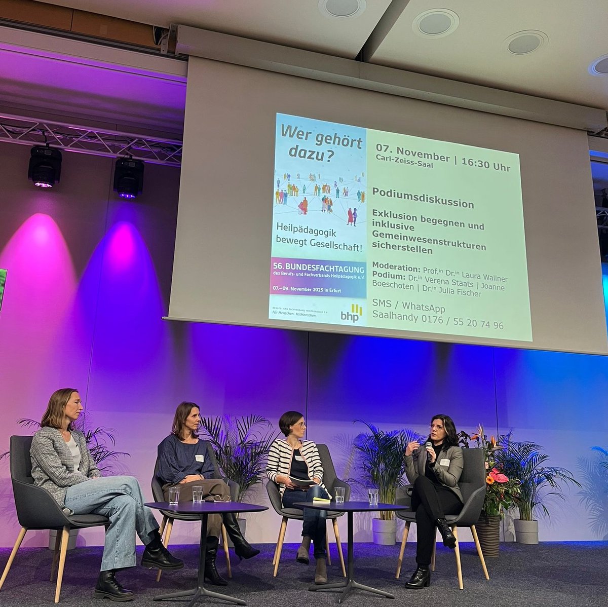 selbstvertretung-thueringen.de/liga-vorstands… Am 07. 11. 25 nahm Dr. Julia Fischer, Vorstandsmitglied der LIGA Selbstvertretung Thüringen e. V., an der 56. Bundesfachtagung des Berufs- und Fachverbandes Heilpädagogik e. V. in Erfurt teil.  U. a. zu Perspektiven einer inklusiven Gesellschaft