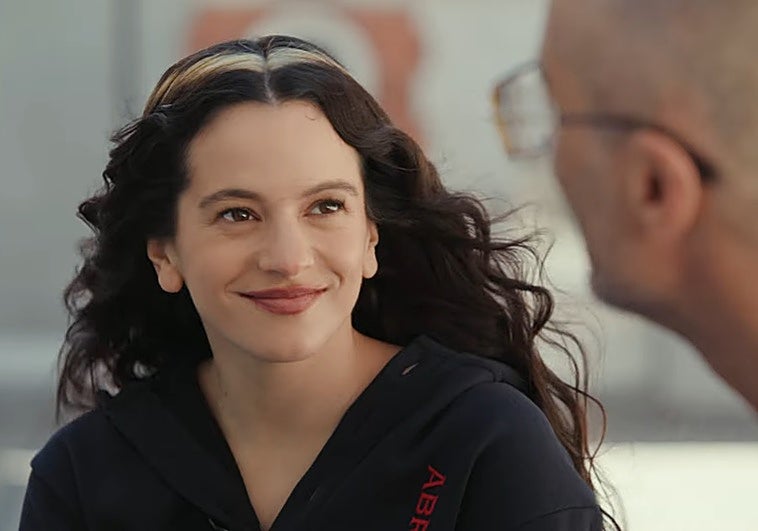 LaEtxebarria's tweet image. Con todos mis respetos a Rosalía y a sus fans.Y a su peluquero que le ha hecho esa diadema teñida tan mona.( Me gusta en serio y no estoy siendo irónica). 
 De verdad creo que la chica es preciosa de guapa y seguro que es un genio musical pero...

¡No puedo más con Rosalía! 

Y…