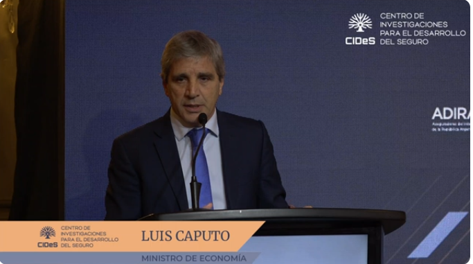 "Vamos a aumentar lo que se puede deducir de impuesto a las ganancias para hacer seguros de vida con capitalización y seguros de retiro. Lo vamos a aumentar a muchísimos múltiplos. Creo que esto va a ser un empuje fenomenal para la industria".
El Ministro Caputo en evento #CIDeS