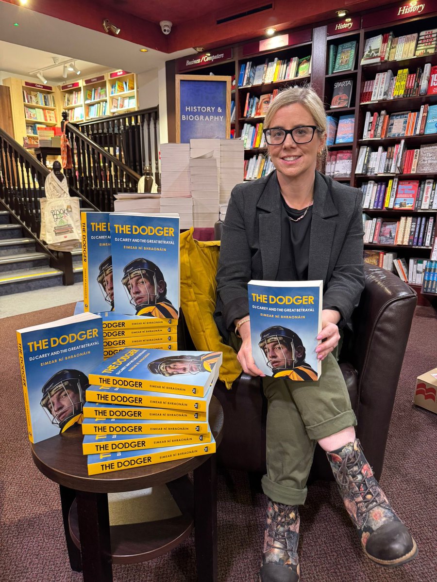 💥Thrilled to announce that The Dodger is #1 for a second week in the Irish charts, both hardback and paperback! 

Comhghairdeas Eimear 🥇🌟