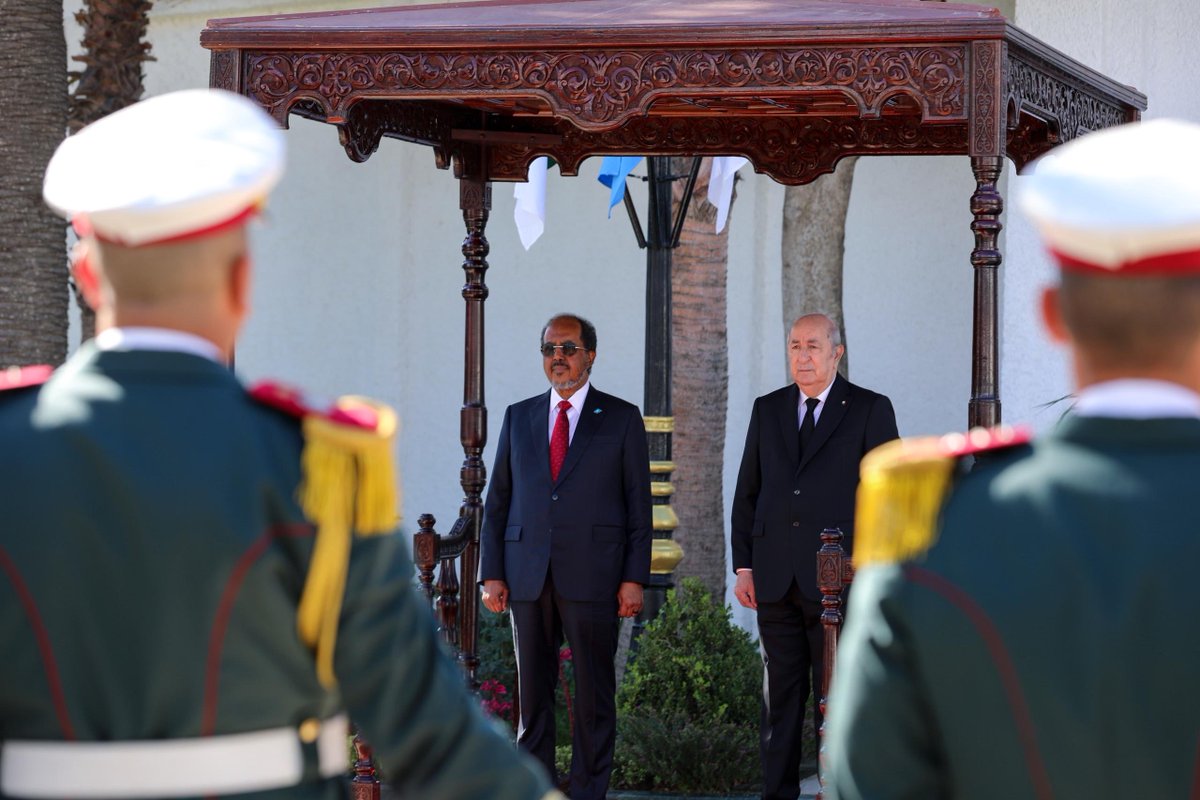 TheVillaSomalia's tweet photo. H.E. President Hassan Sheikh Mohamud was formally welcomed by his counterpart, H.E. President Abdelmadjid Tebboune of Algeria, at Al-Muradiya Palace in Algiers.

Upon arrival, the President was accorded a formal reception where he inspected a guard of honour and witnessed the national anthems of both countries.

Later, the two leaders led their respective delegations in bilateral discussions on strengthening cooperation in the areas of security, economy, education, health, culture, and diplomacy.