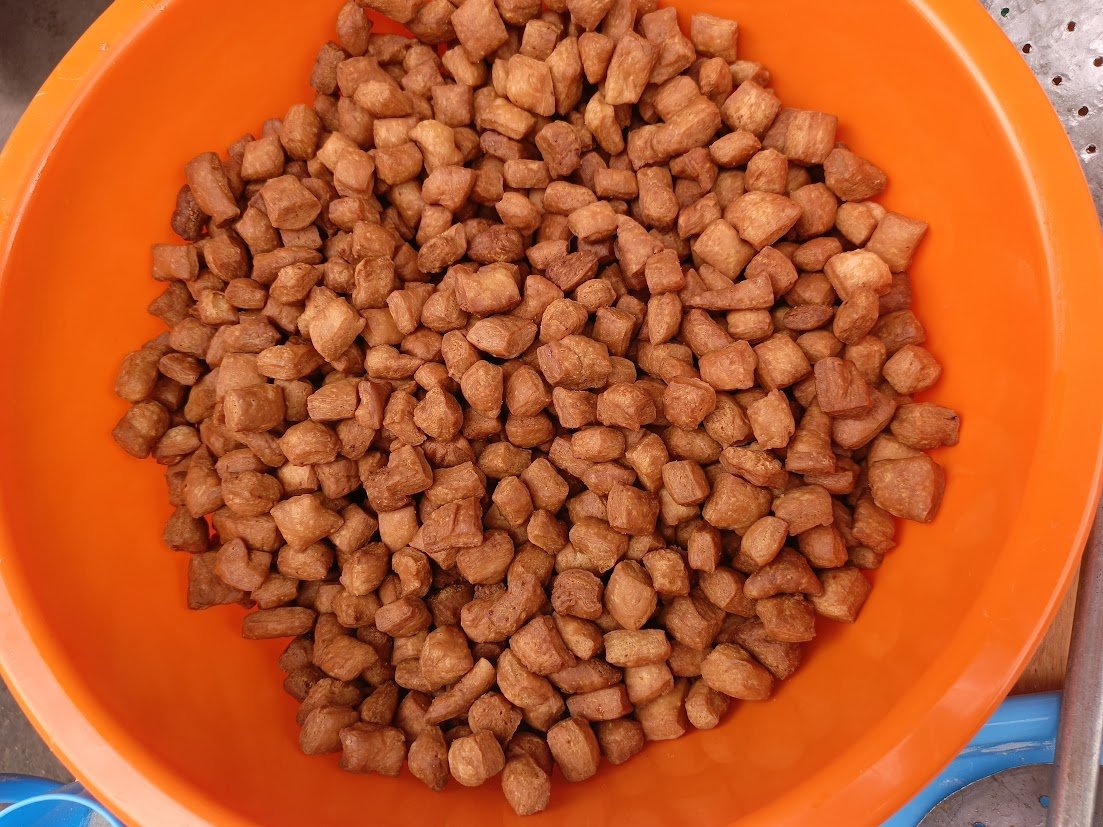 RuharoHospital's tweet image. In our efforts to empower caregivers of children admitted @OURSProgram, we’re equipping them with baking skills, building livelihoods, and improving household income. #SkillsTraining #Empowerment #CommunityDevelopment @cbmWorldwide @TBekson @Ndyowaawe @themwanjap @MosesOkipi