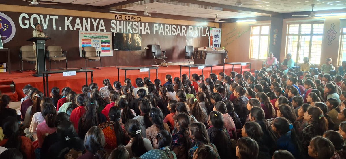 SP_RATLAM_MP's tweet image. 👉ऑपरेशन ‘मुस्कान विशेष अभियान’ के तहत रतलाम पुलिस द्वारा बच्चों को दी जा रही सुरक्षा एवं जागरूकता की सीख 
👉 स्कूल्स व हॉस्टल्स में “गुड टच-बैड टच”, बाल अधिकार, महिला सुरक्षा एवं साइबर क्राइम से बचाव की दी जा रही जानकारी।
@CMMadhyaPradesh
@mohdept
@DGP_MP @MPPoliceDeptt