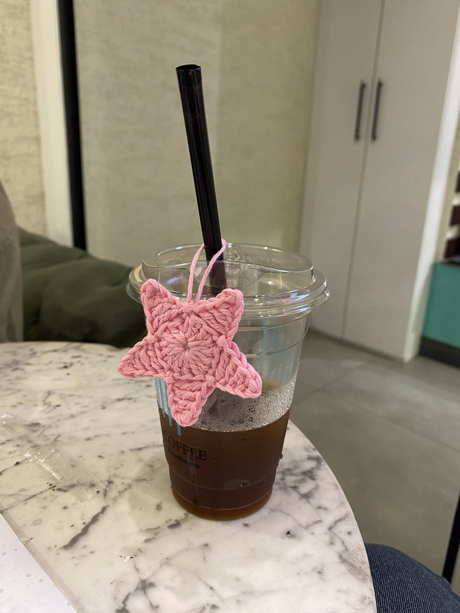 otururken sıkıldığım için pipetime aksesuar ördüm