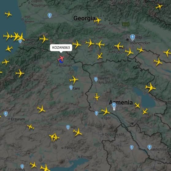 TSK’ya ait bir AKINCI TİHA,an itibarıyla Gürcistan’a doğru ilerliyor.
Çok üzücü. Aziz şehitlerimizin ruhu şad olsun. Vatan sağolsun... 🇹🇷