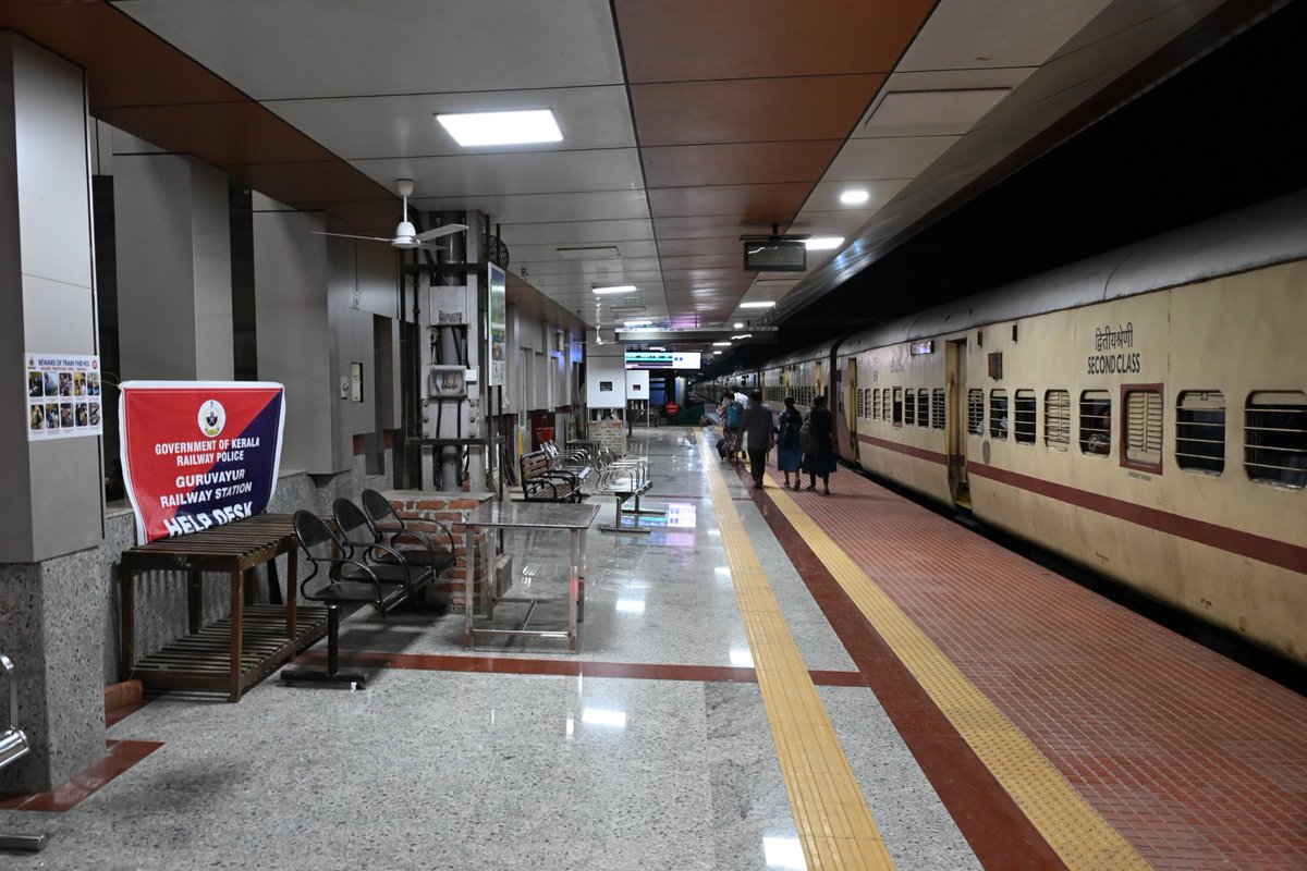 drm_tvc's tweet image. Guruvayur Railway Station getting a modern makeover with traditional touch!  Modern and convenient station building, wider parking, new foot-over bridges – a perfect blend of tradition and progress for the temple town! #StationRedevelopment #IndianRailways #RailInfra4Kerala…
