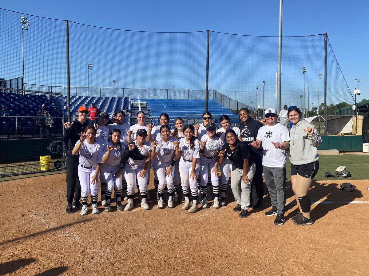 giulissaalvarez's tweet photo. I had a great outing at @UTAMavsSB camp. Thanks coach @Kara_Dill for hosting such an amazing camp. 
#gmoneyclutch3 @TopPreps @CoastRecruits @D1Softball @D1ProScout @UncommittedUTR @MercadoAcademy https://t.co/2EtA68b0am