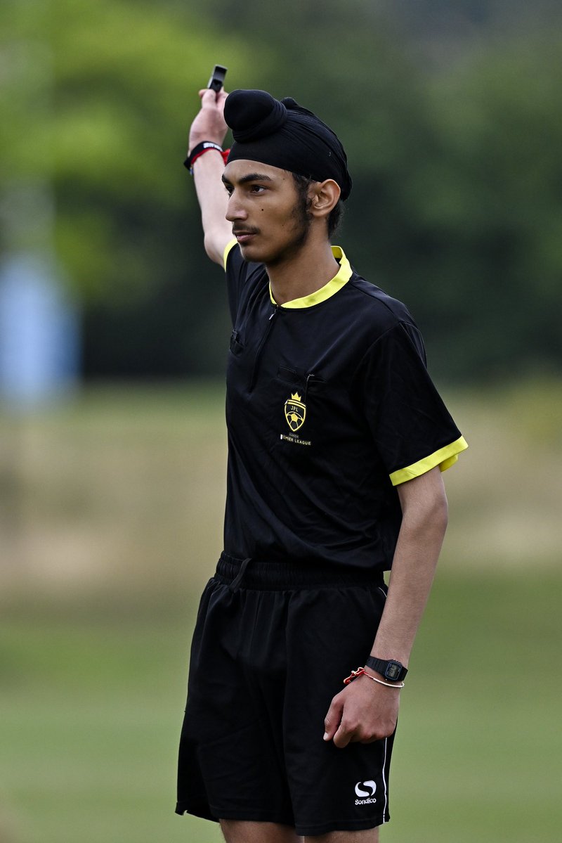 jnrpremleague's tweet image. 💪 Referee Spotlight Week!

This week, we’re celebrating the match officials! Without the referee, games don’t go ahead!

Thank you to all Match Officials in the Junior Premier League!

#JPL #JuniorPremierLeague #Referee