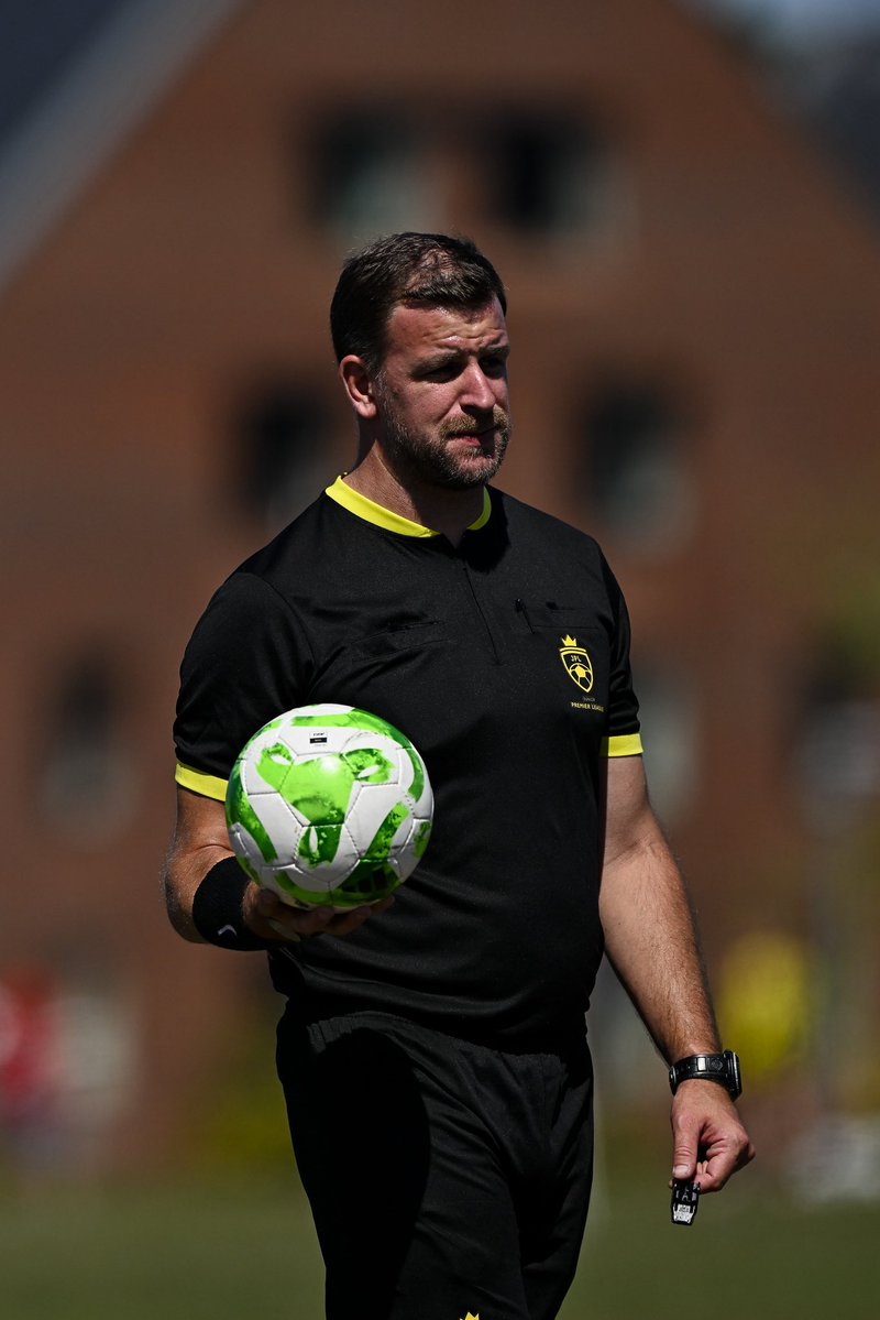 jnrpremleague's tweet image. 💪 Referee Spotlight Week!

This week, we’re celebrating the match officials! Without the referee, games don’t go ahead!

Thank you to all Match Officials in the Junior Premier League!

#JPL #JuniorPremierLeague #Referee