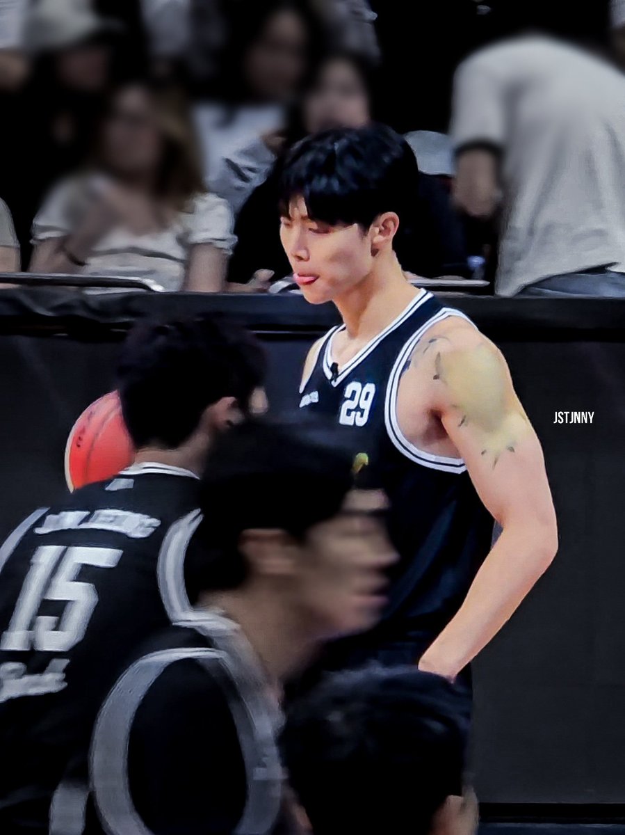 jstjnny's tweet image. go! 🏀
#DunkItJohnnySuh #JOHNNY