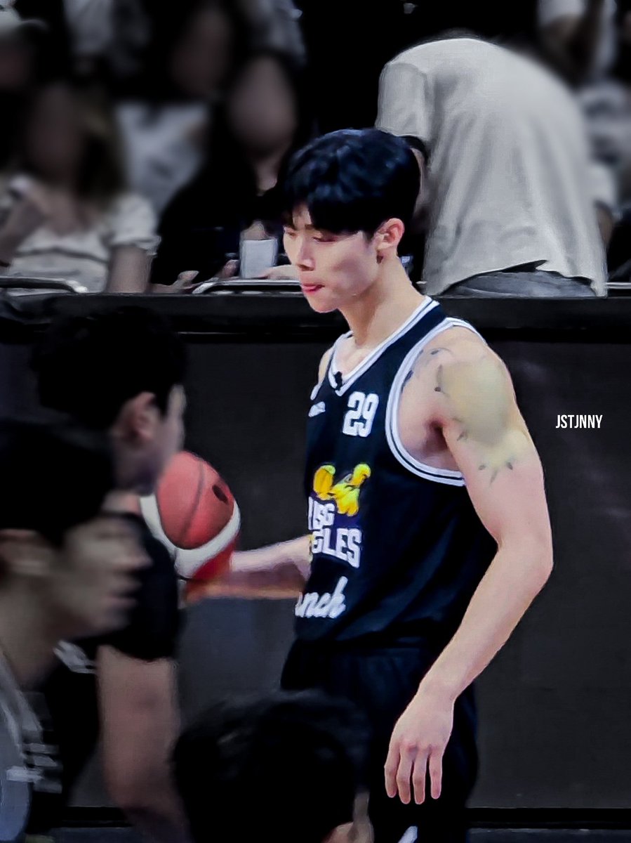 jstjnny's tweet image. go! 🏀
#DunkItJohnnySuh #JOHNNY