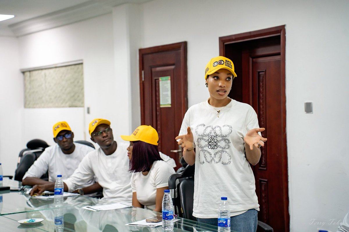 princesschuks5's tweet photo. Honored to meet with the honorable minister of state for finance, Dr. Doris Uzoka-Anite. The APC youth league south east visited to seek her support and partnership in advancing the developmental trajectory of our youth and league, which was a success.
#apcyouthleague #onenigeria https://t.co/SiqnyZdtF8