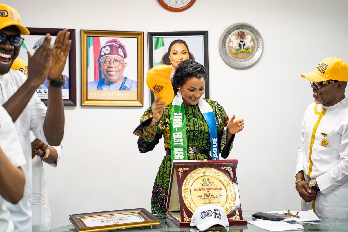 princesschuks5's tweet photo. Honored to meet with the honorable minister of state for finance, Dr. Doris Uzoka-Anite. The APC youth league south east visited to seek her support and partnership in advancing the developmental trajectory of our youth and league, which was a success.
#apcyouthleague #onenigeria https://t.co/SiqnyZdtF8