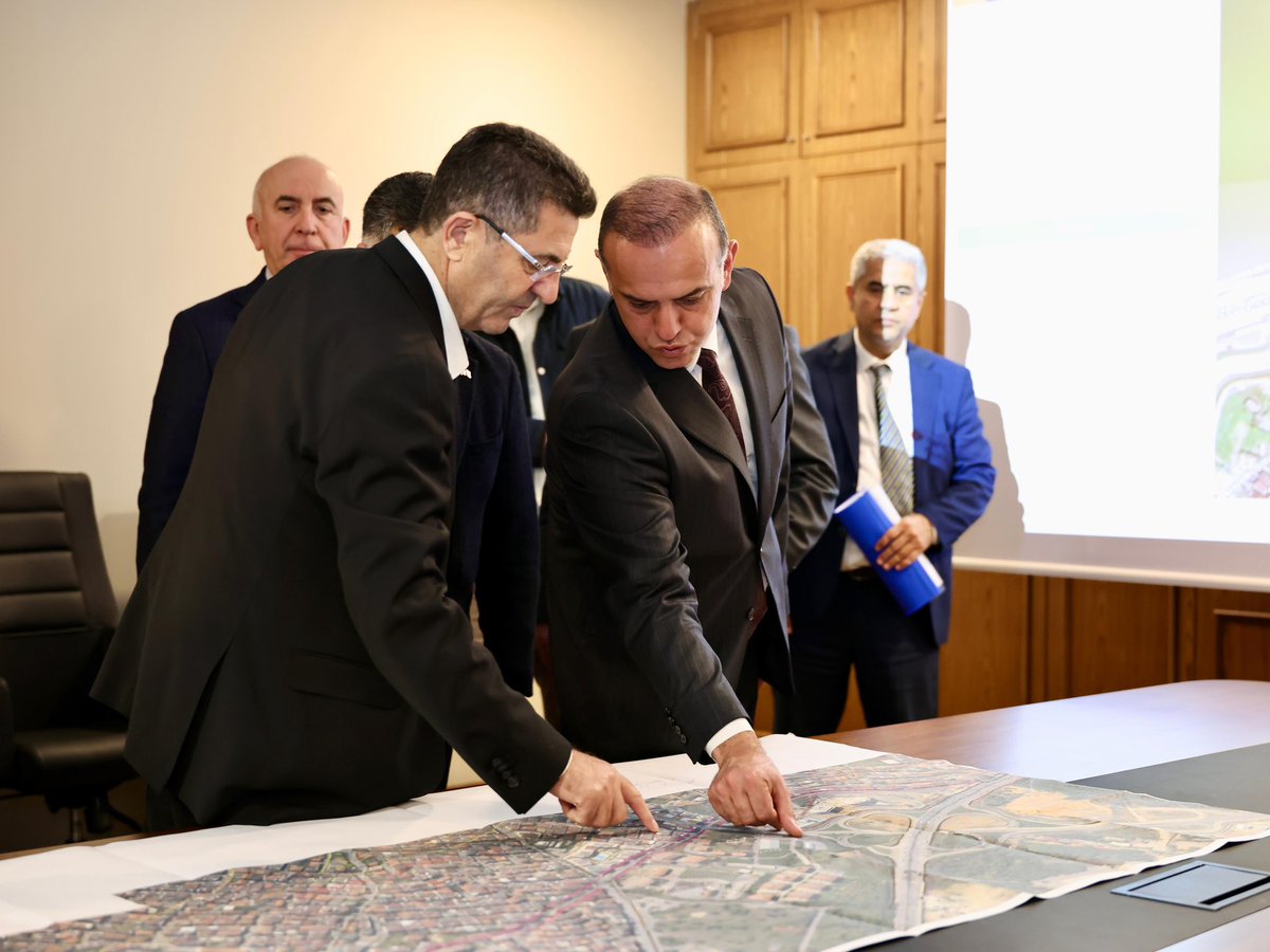 Sancaktepe Belediye Başkanımız Sayın Alper Yeğin, başkan yardımcıları ve ilgili müdürlerle bir araya gelerek iki ilçemizi ilgilendiren ortak sorunları masaya yatırdık. Özellikle Ankara Caddesi, Semih Sancar Caddesi ve Sultangazi Caddesi gibi birbiriyle çakışan güzergâhlarda