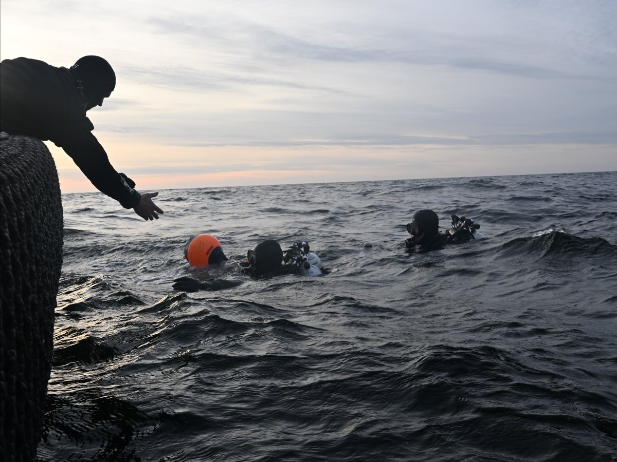 NATO_MARCOM's tweet image. During Finnish #HODOPS (Historical Ordnance Disposal Ops), 🇱🇹 Navy divers from #SNMCMG1 LVNS Virsaitis conducted undersea mine identification operations in the #BalticSea, near 🇫🇮  Hanko port. ⚓💥Their expertise and precision help ensure safer waters &amp;amp; strengthen cooperation