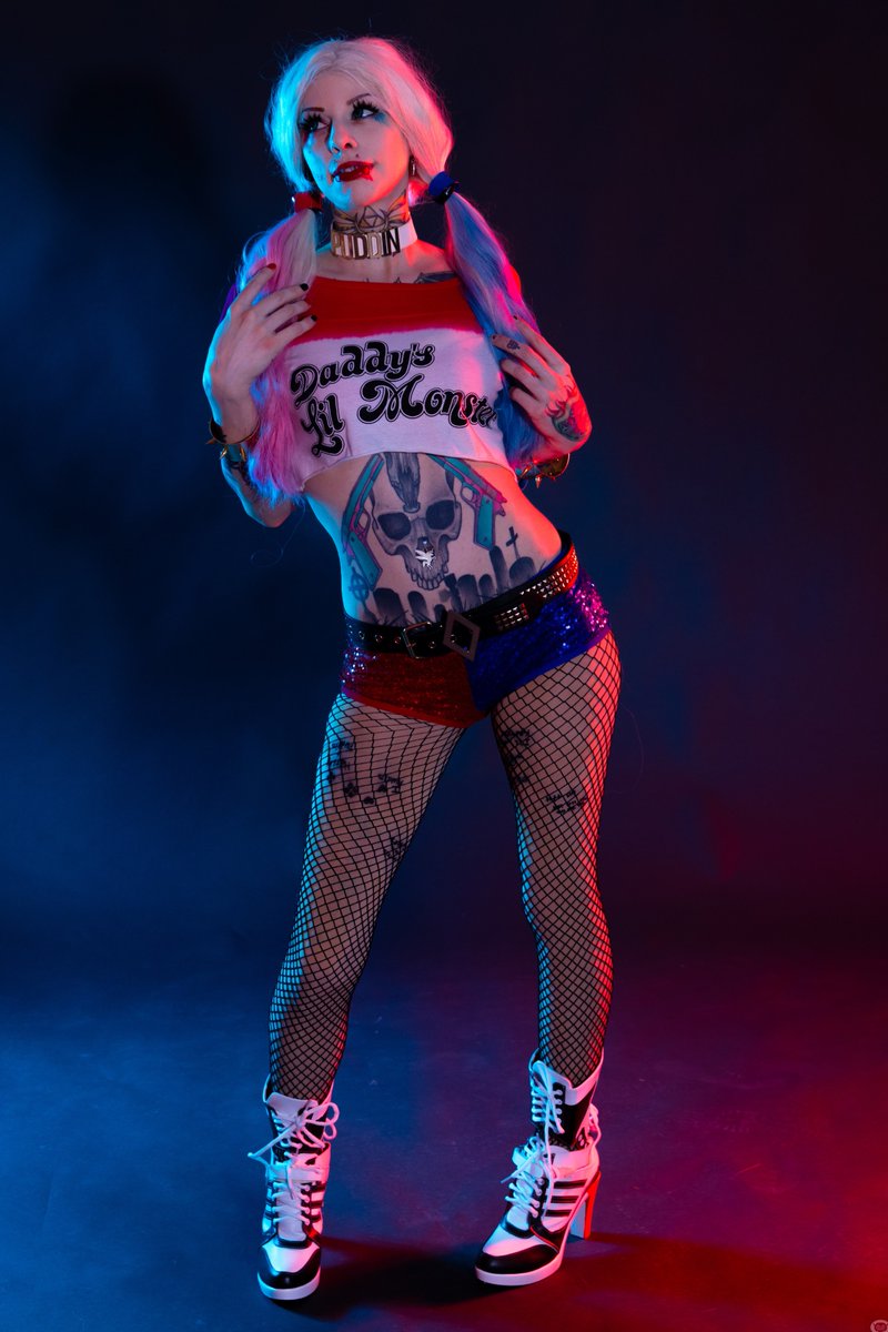felicity_samis's tweet photo. “Your ruining date night” find more on my IG and My OF. 
.
https://t.co/2LPkEgGaLi
.
#HarleyQuinn #Cosplay #HarleyQuinnCosplay #DcCosplay #SuicideSquad #DcVillians #SuicidesquadCosplay #HarleyCosplay https://t.co/dEs6H6g8E9