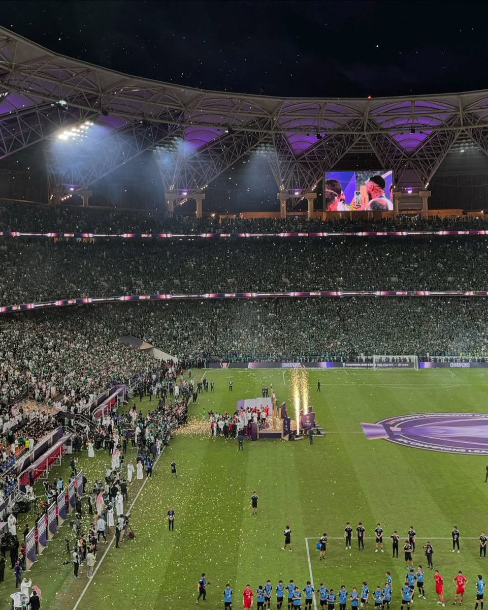 shefoo13_'s tweet image. 3 مايو ي اجمل يوم بحياة كل أهلاوي 😢💚