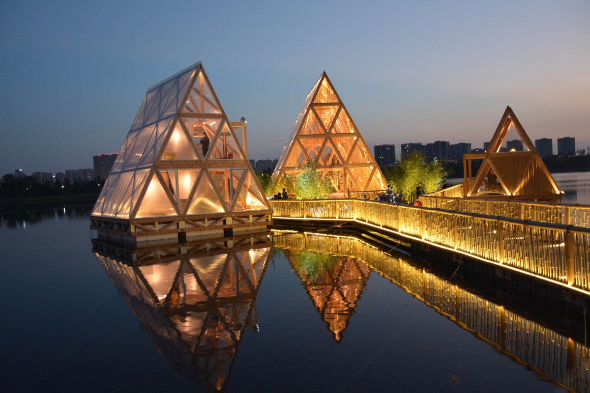 ArkitecktsHub's tweet photo. While the world fears rising waters, @nleworks designs with them.
Kunlé Adeyemi's NLÉ has taken floating architecture from Lagos to Venice to Benin, showing that African ingenuity in the face of climate crisis is a blueprint the whole world needs. https://t.co/9jchx2L96t