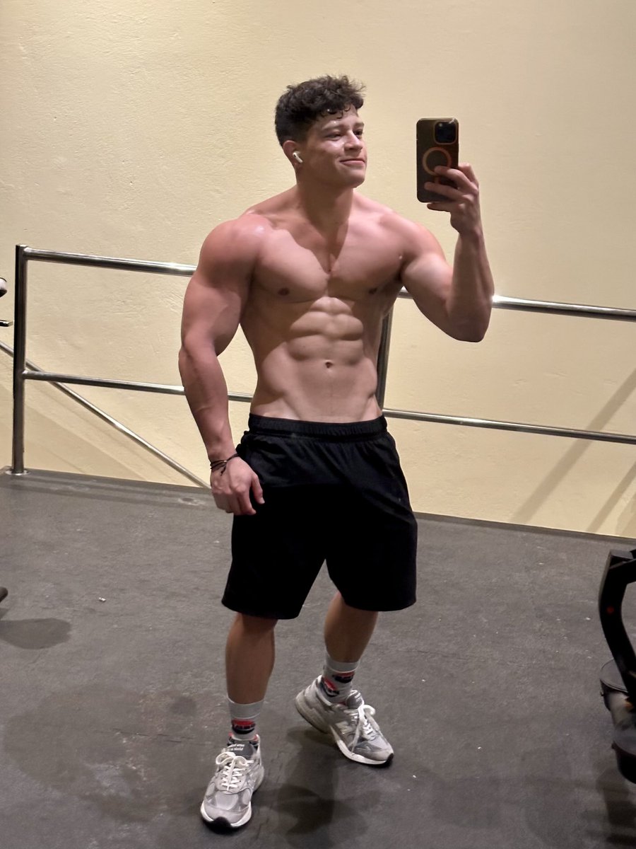 Steven6914's tweet photo. 🤟say hi https://t.co/Ra8yK3JIqO
