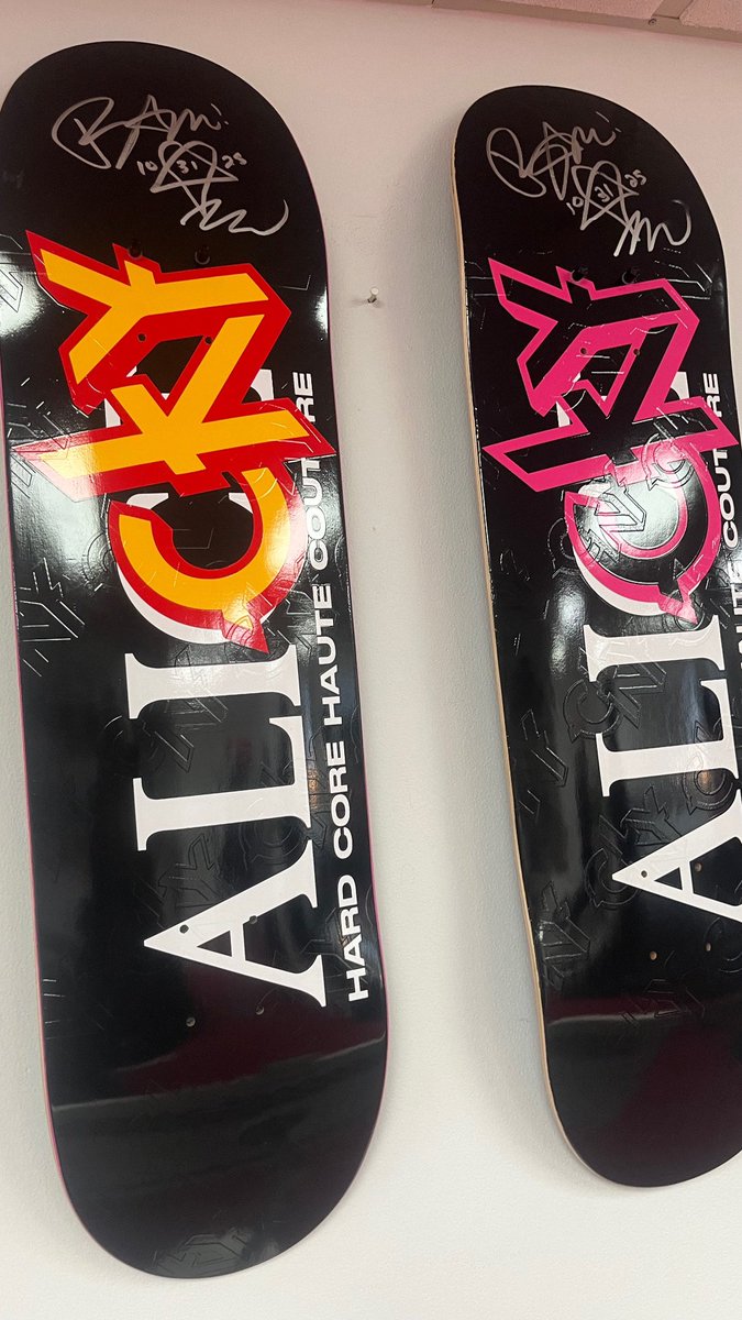 ALICE HOLLYWOOD 
<a href="/SHANEAVELI/">SHANE GONZALES</a>