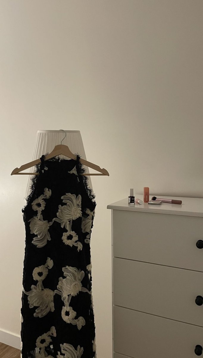 alb_m92's tweet image. الفستان من شي ان على الجسم يااااااخذ العقل انيق وقماشته تهبببل🖤