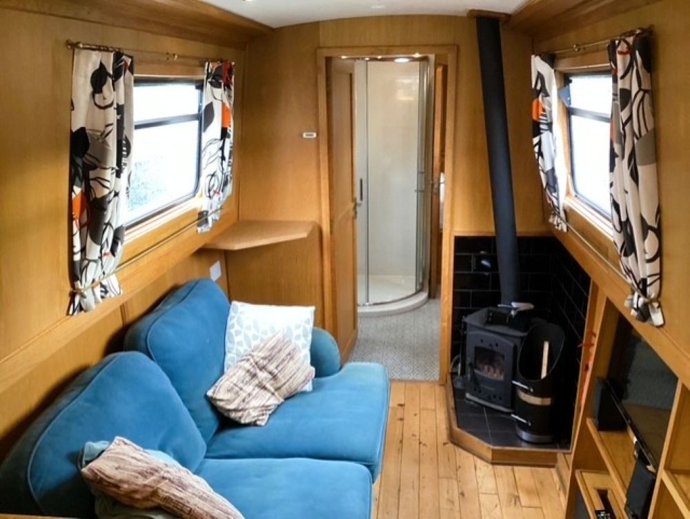 Turn Heads While Cruising The Cut On Elke!!
abcboatsales.com/boat-sales/elke
#Elke #FennyMarina #SouthOxfordCanal #CruiserStern #LiveAboard #HolidaysAfloat #LifesBetterByWater #Narrowboats