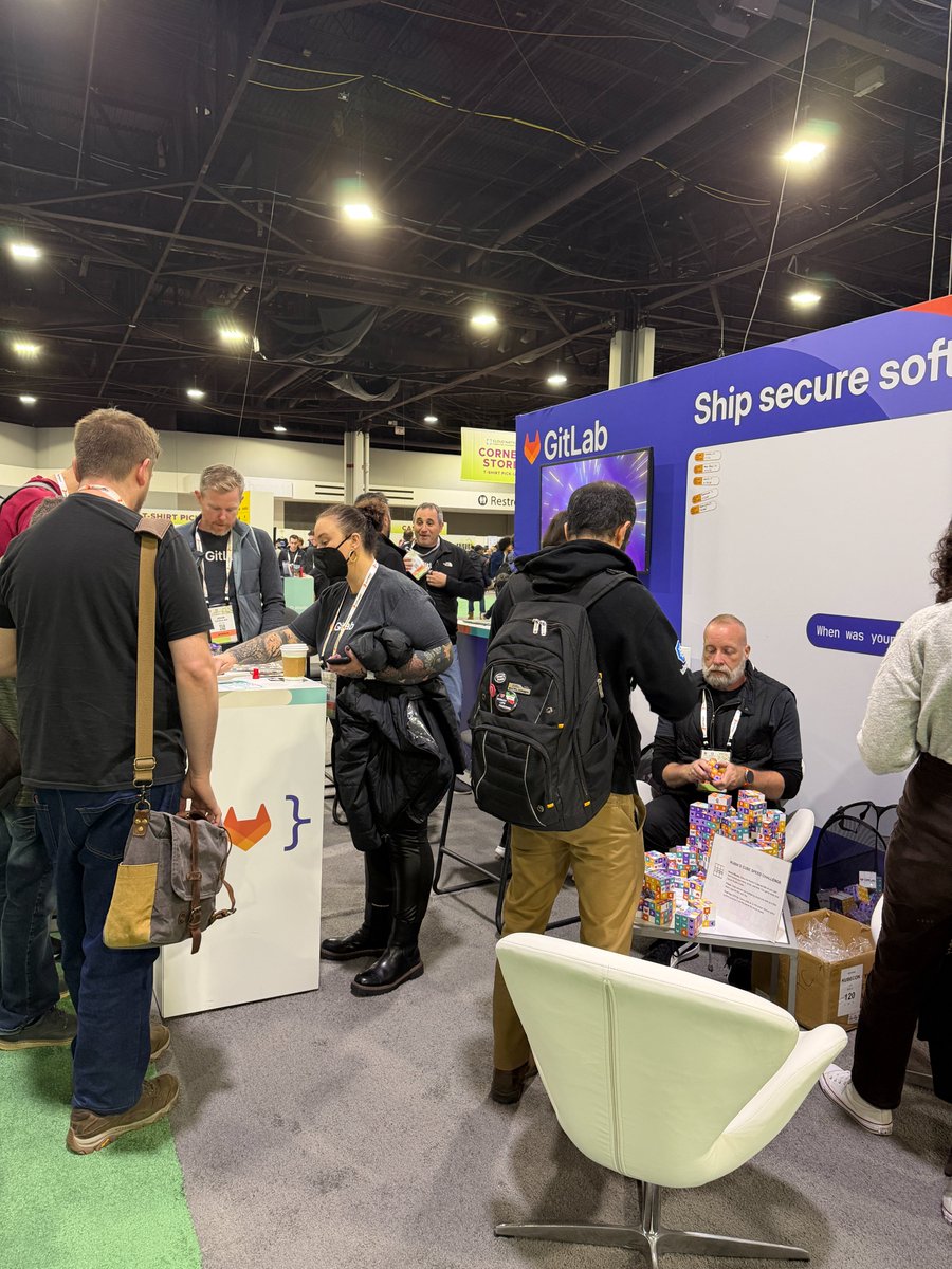 gitlab's tweet image. 🤩 GitLab is on-site at KubeCon NA 2025, booth #120.

At our booth you can win swag by 👇

🧩 Solving a Rubik’s Cube the fastest each day
🌏 Sharing the location of your first commit on our commit sticker wall
⚙️Helping us fix our failing CI/CD pipeline
👟 Competing for a lapel…