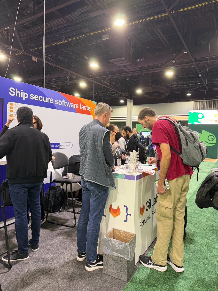 gitlab's tweet image. 🤩 GitLab is on-site at KubeCon NA 2025, booth #120.

At our booth you can win swag by 👇

🧩 Solving a Rubik’s Cube the fastest each day
🌏 Sharing the location of your first commit on our commit sticker wall
⚙️Helping us fix our failing CI/CD pipeline
👟 Competing for a lapel…