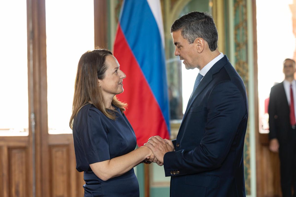 SLOinARG's tweet photo. La Embajadora de Eslovenia Tina Vodnik presentó las cartas credenciales a S.E. Presidente de la República del Paraguay Santiago Peña. Subrayó las excelentes relaciones y reafirmó su compromiso de fortalecer los lazos de amistad entre ambos países. @SantiPenap @MZEZ_RS https://t.co/rIabag6yTw