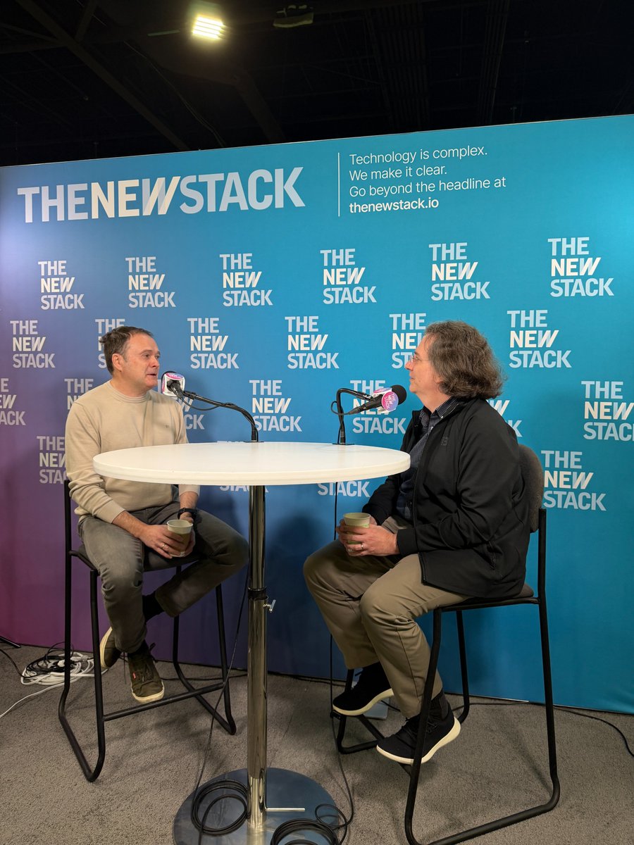 gitlab's tweet image. 🤩 GitLab is on-site at KubeCon NA 2025, booth #120.

At our booth you can win swag by 👇

🧩 Solving a Rubik’s Cube the fastest each day
🌏 Sharing the location of your first commit on our commit sticker wall
⚙️Helping us fix our failing CI/CD pipeline
👟 Competing for a lapel…