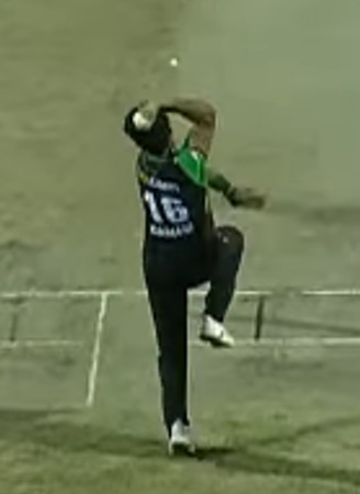 MrStrangedoc's tweet photo. Naseem's action conundrum

Pic 1: Naseem in 2023 before his shoulder injury, in Asia Cup against India, his bowling hand goes well beyond till his neck

Pic 2: Naseem in CPL 2025, his hand just touches the top of his head and this is after his injury

He has lost pace. cont.... https://t.co/uYhDJDdbnA