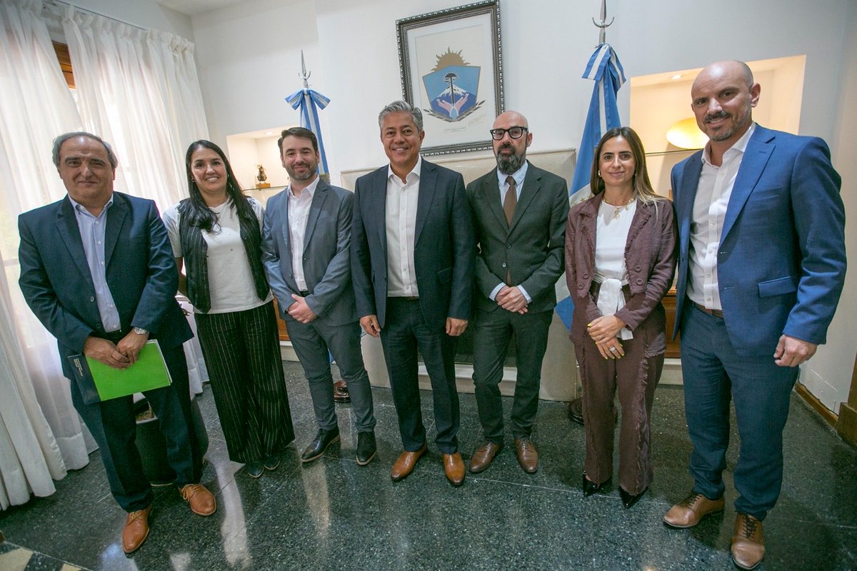 Hoy firmamos junto a UNOPS un convenio para la adquisición de equipamiento tecnológico destinado a escuelas de la provincia.
Seguimos trabajando para reducir la brecha digital y garantizar más oportunidades de aprendizaje en Neuquén 💻✨
#EducaciónNeuquén #InclusiónDigital