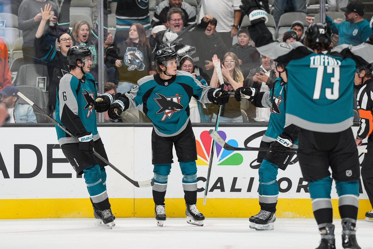 smilebrini's tweet image. been seeing a lot of intros lately so hii #hockeytwt!!

☆ 23, she/her

☆ new to hockeytwt but not hockey, i’ve been attending sharks games since I was a baby

☆ mainly sharks and habs

☆ mc71, ws2, sd6, js20, cc13 &amp;amp; more!

☆ also kpop/anime fan!

#thefutureisteal  #GoHabsGo