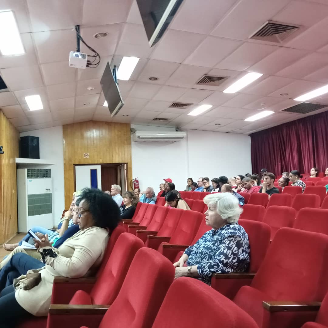 🇨🇺 Realizan en #CITMATEL  CONFERENCIA SOBRE EL IMPACTO DEL BLOQUEO.
✔️Funcionarios del #MINREX y directivos del Sindicato Nacional se reúnen con los trabajadores para analizar los efectos del bloqueo e intercambiar criterios sobre el tema.
#Cuba
#CubaVsBloqueo