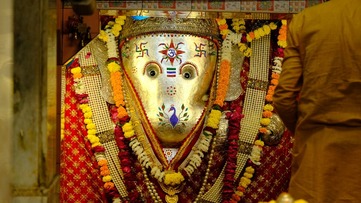 rajpurohit's tweet photo. Jai Shri Ganesh Ji
We Hindus recognize Lord Ganesh as the god of auspicious beginnings
Believe it's fitting for my first post while also on my current trip to India with my beloved grandparents during Ganesh Chaturthi 
One of my familys favorite Jodhpur ancestral mandirs https://t.co/MnRD3Pq4TT