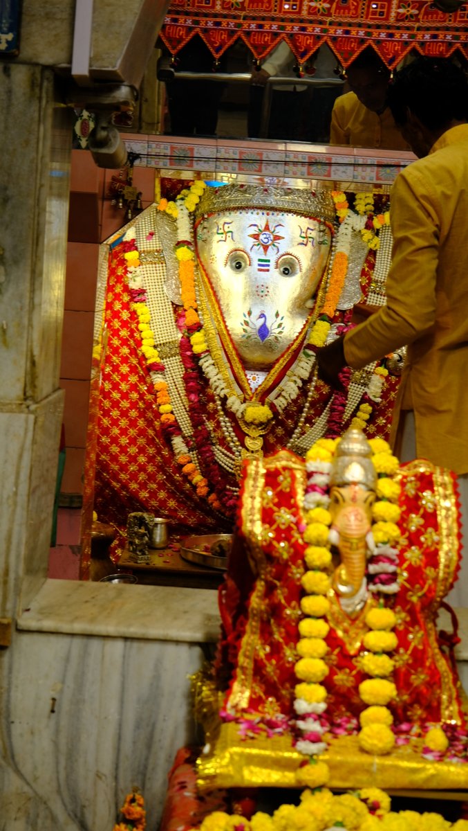 rajpurohit's tweet photo. Jai Shri Ganesh Ji
We Hindus recognize Lord Ganesh as the god of auspicious beginnings
Believe it's fitting for my first post while also on my current trip to India with my beloved grandparents during Ganesh Chaturthi 
One of my familys favorite Jodhpur ancestral mandirs https://t.co/MnRD3Pq4TT