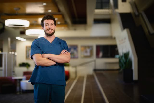 On #VeteransDay, we salute our <a href="/NCState/">NC State University</a> students who served in uniform before putting on scrubs. Today, Olivia Di Ruzza and Joe Hampton will be thinking of friends still serving and reflecting on military moments already shaping their veterinary careers.
news.cvm.ncsu.edu/on-veterans-da…