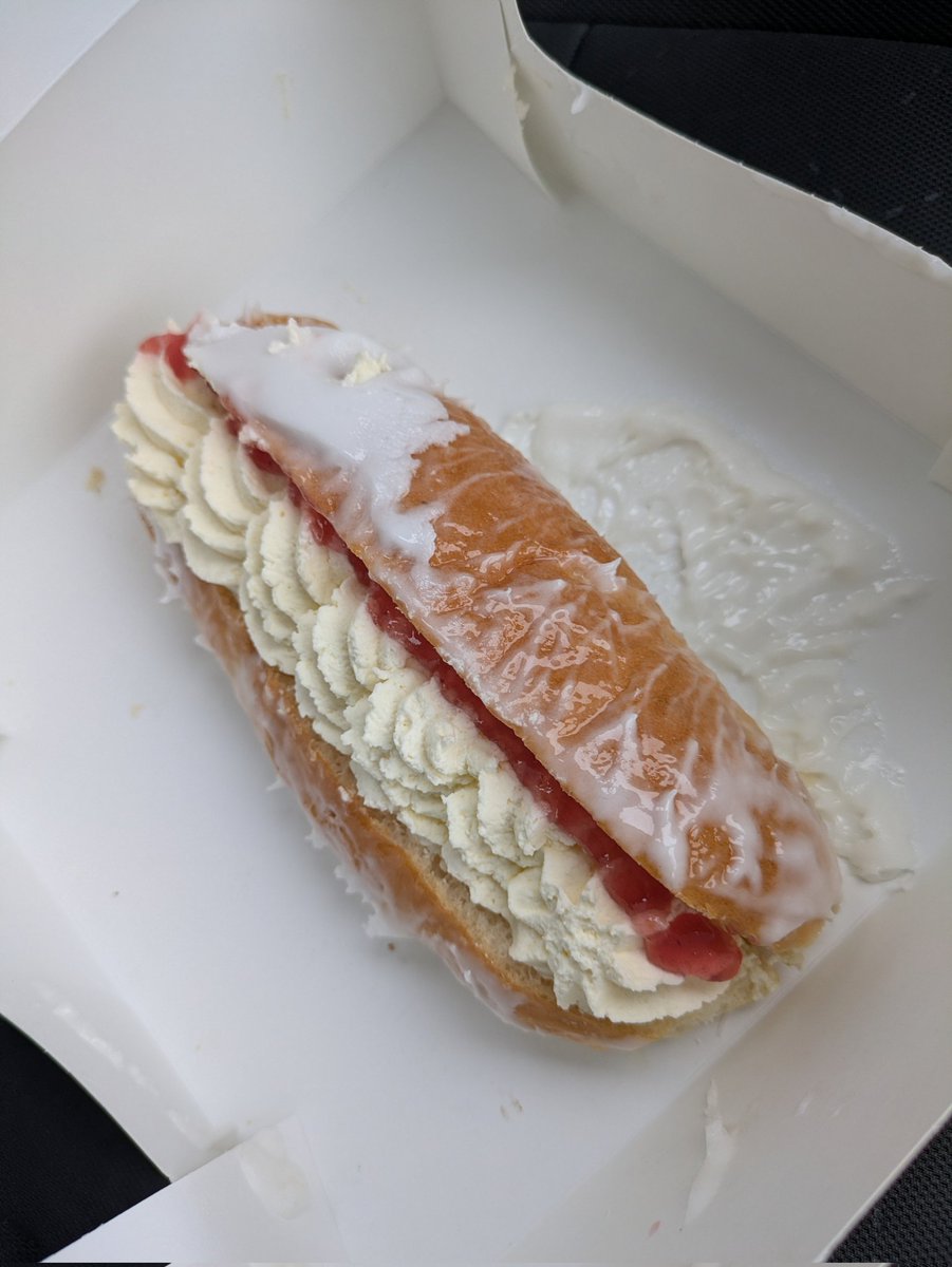 iamkellybaker80's tweet image. Had this since 2.30. Realised I had dentist so I couldn't eat it🤣🤣#willpower