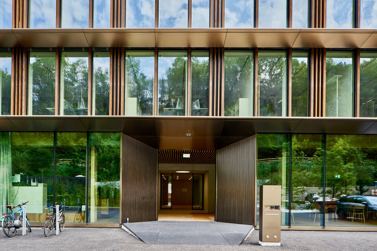 The Swiss Federal Office of Energy has had these external horizontal sun screens created using our ColourTex® Champagne Satin and ColourTex® Champagne Velvet finishes in 316 stainless steel.
rimexmetals.com/sectors/archit…