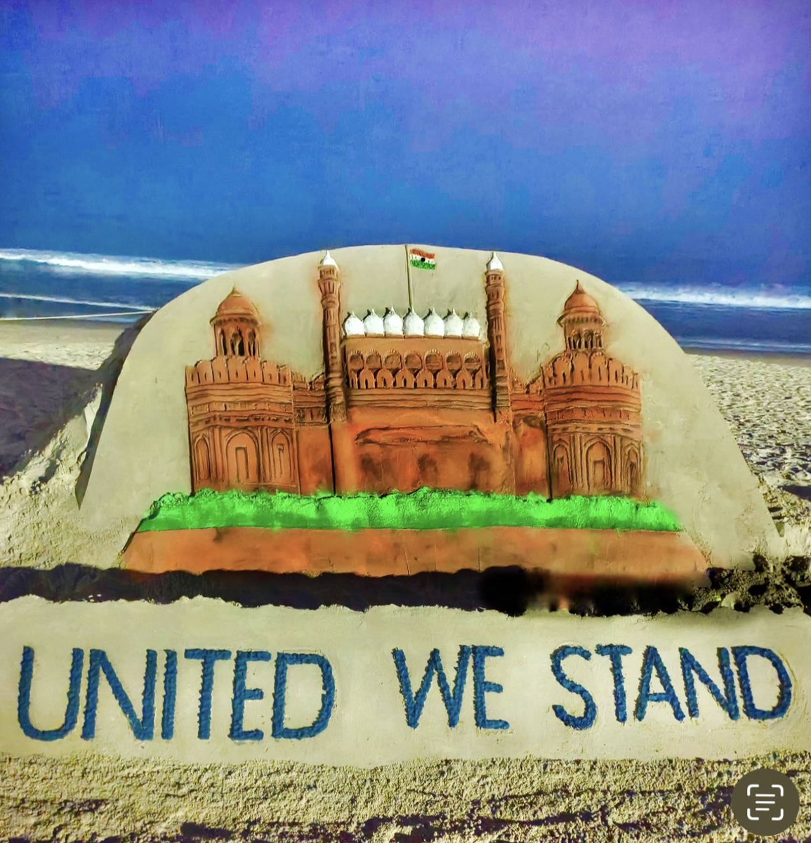 sambad_odisha's tweet image. ଦିଲ୍ଲୀ ବିସ୍ଫୋରଣକୁ ନେଇ ବାଲୁକାଶିଳ୍ପୀ ପଦ୍ମଶ୍ରୀ ସୁଦର୍ଶନ ପଟ୍ଟନାୟକଙ୍କ ବାଲୁକାକଳା
#Sambad  #DelhiBlast #LalQila #DelhiRedFortBlast @sudarsansand