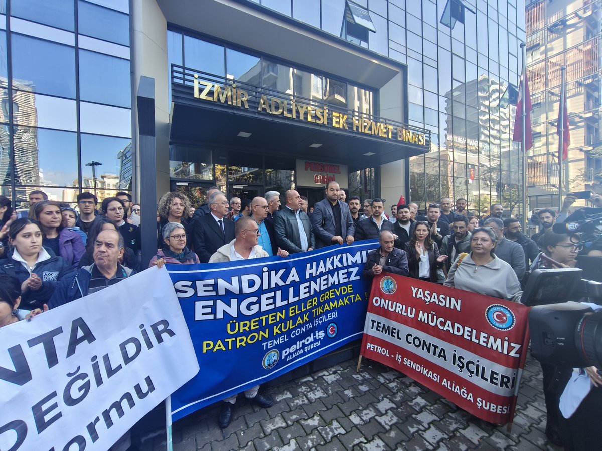 337 gündür direnişte olan Temel Conta işçileri grev kırıcılığı için açtıkları davanın duruşması sonrasında basın açıklaması gerçekleştirdi.

Duruşma 8 Ocak tarihine ertelendi. Direnen Temel Conta işçisi kazanacak.