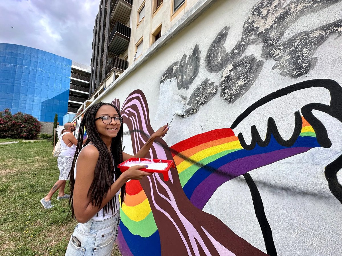 VICEPRESIDENTE REGIONE TOSCANA: STUDENTESSA DI 23 ANNI, NESSUNA ESPERIENZA, NESSUN MERITO, NESSUNA COMPETENZA, MA NOMINATA PERCHÉ NERA 

La nuova vicepresidente della Regione Toscana, Mia Bintou Diop, ha 23 anni. È una studentessa di Scienze Politiche, neppure particolarmente